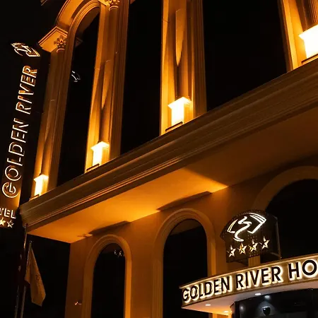 ホテル Golden River By Continent 4*
